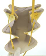 YAHKI（ヤーキ）ショルダーバッグ 黄 サイズ:- レディース/2200612198012