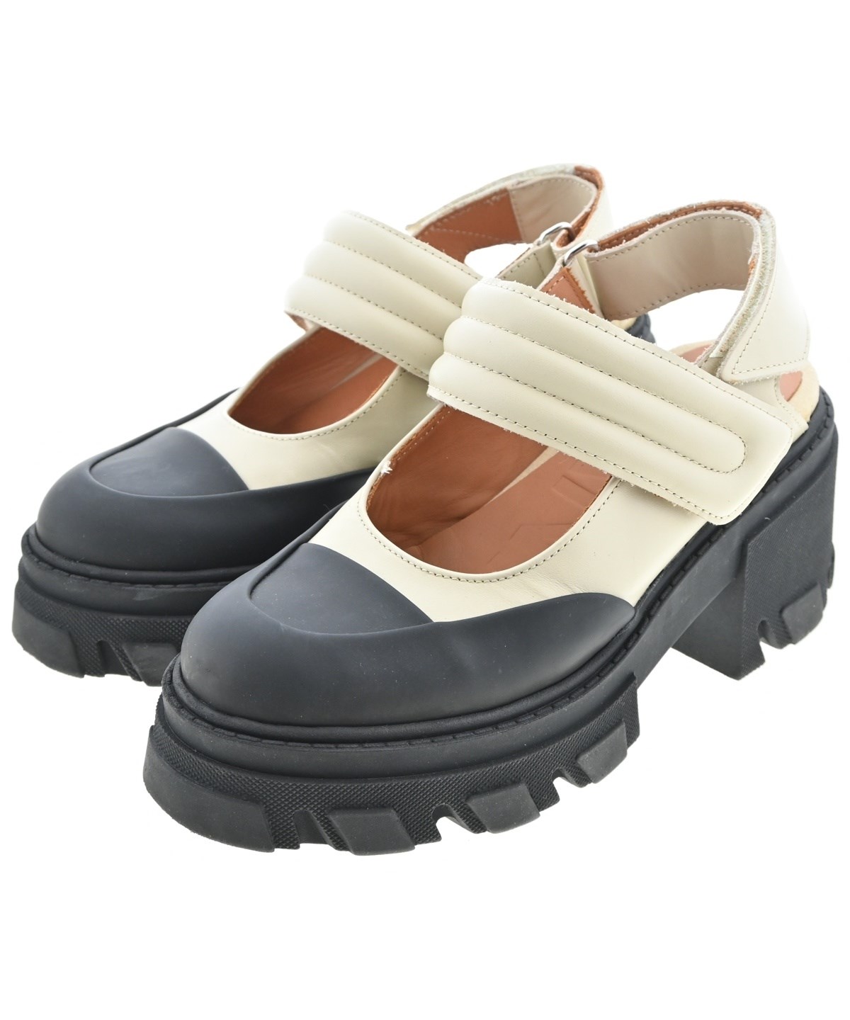 Ganni（ガニー）サンダル ベージュ サイズ:EU38(24.5cm位) レディース