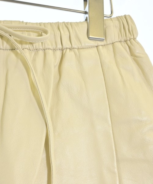 ebure（エブール）ショートパンツ 黄 サイズ:38(M位) レディース/2200631148289