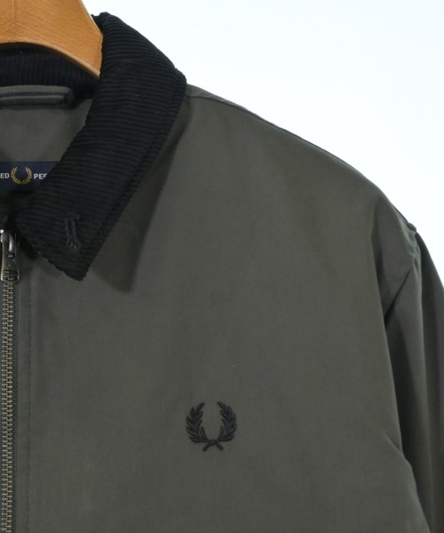 FRED PERRY（フレッドペリー）その他 カーキ サイズ:M メンズ/2200637229326