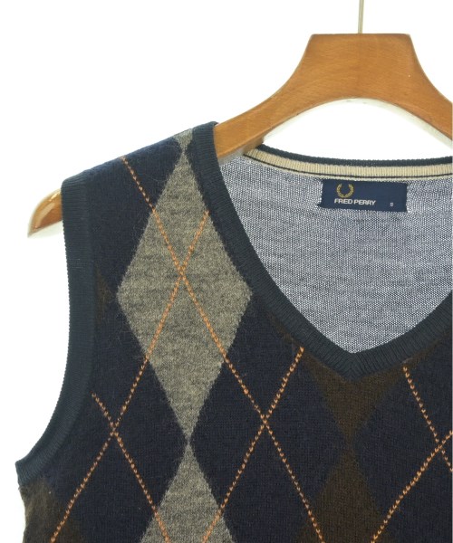 FRED PERRY（フレッドペリー）ベスト 紺 サイズ:S メンズ/2200630874042
