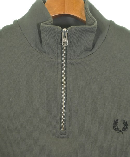 FRED PERRY（フレッドペリー）スウェット カーキ サイズ:M メンズ/2200648596042