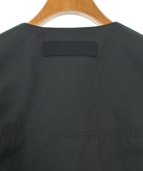 COMME des GARCONS HOMME（コムデギャルソンオム）ダウンジャケット/ダウンベスト 黒 サイズ:M メンズ/2200611902139