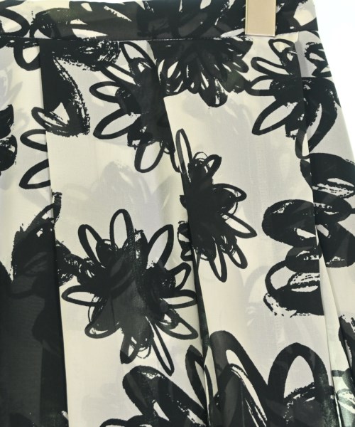 COMME des GARCONS（コムデギャルソン）ひざ丈スカート 白 サイズ:S レディース/2200703042231