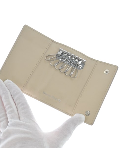 Maison Margiela（メゾンマルジェラ）キーケース・キーホルダー ベージュ サイズ:- レディース/2200616974025