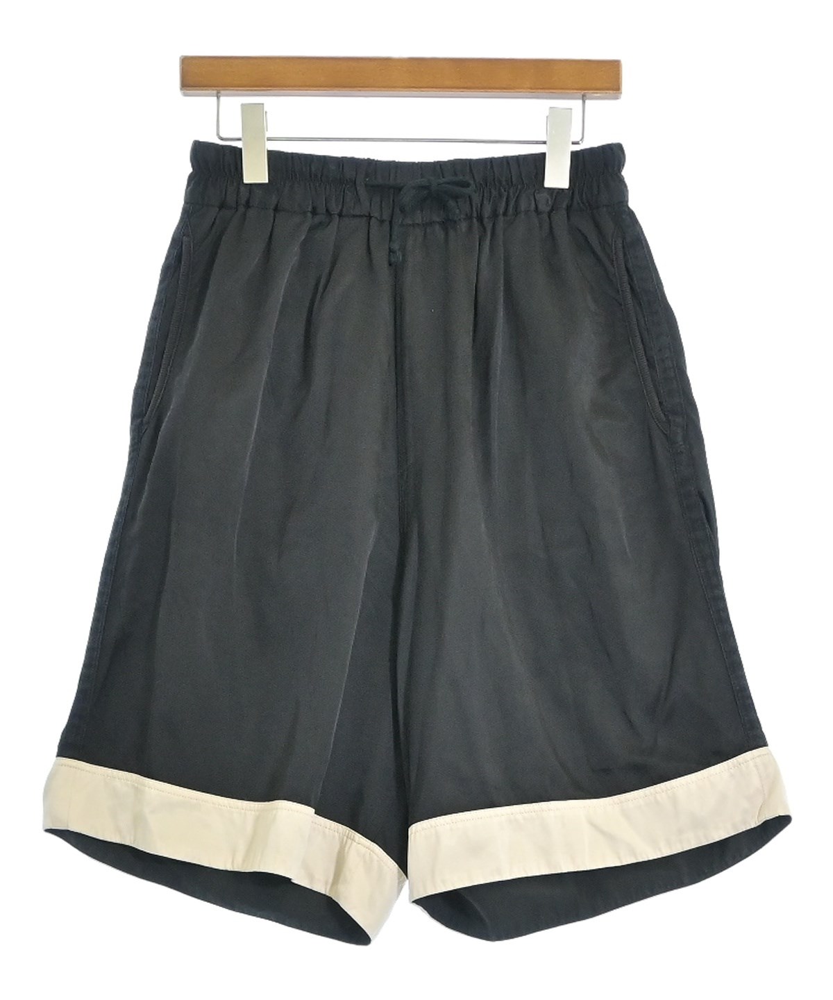 DRIES VAN NOTEN（ドリスヴァンノッテン）ショートパンツ 黒