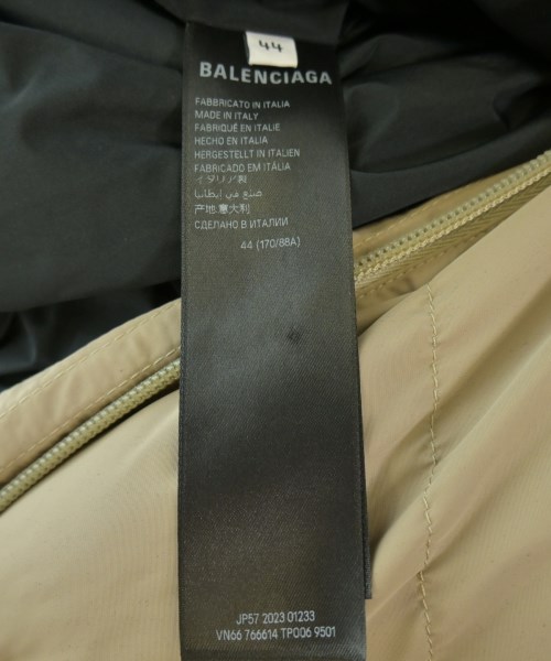 BALENCIAGA（バレンシアガ）ダウンジャケット/ダウンベスト ベージュ サイズ:44(S位) メンズ/2200702842016