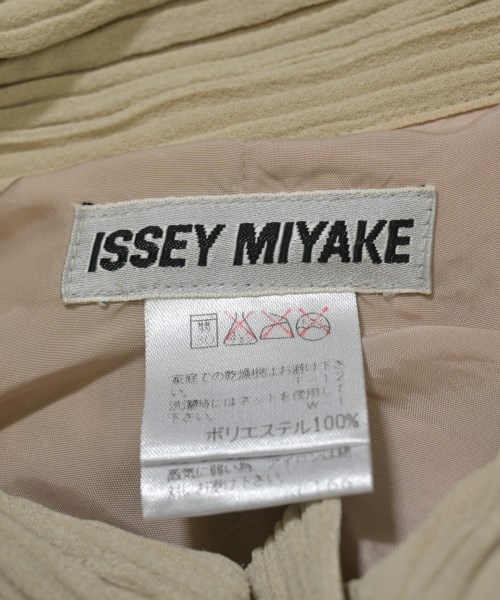 ISSEY MIYAKE（イッセイミヤケ）カジュアルジャケット ベージュ サイズ:L レディース/2200642348067