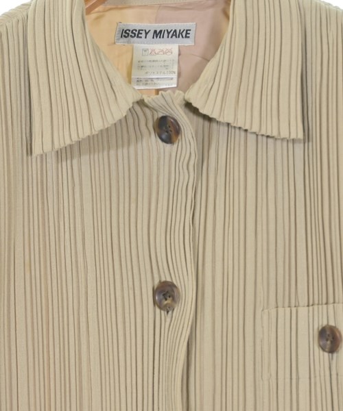 ISSEY MIYAKE（イッセイミヤケ）カジュアルジャケット ベージュ サイズ:L レディース/2200642348067