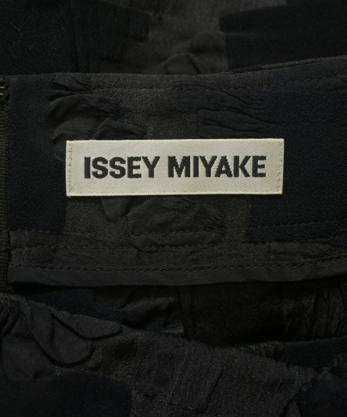ISSEY MIYAKE（イッセイミヤケ）ひざ丈スカート グレー サイズ:1(S位) レディース/2200634060434