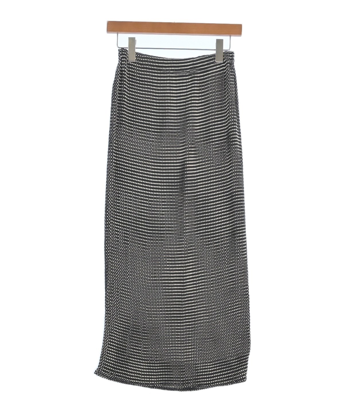 ISSEY MIYAKE ロング・マキシ丈スカート 黒 2011525A0060 2011525E0010_x1_a001.jpg