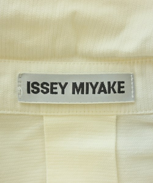ISSEY MIYAKE（イッセイミヤケ）カジュアルシャツ ベージュ サイズ:2(M位) レディース/2200623707050