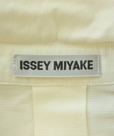 ISSEY MIYAKE（イッセイミヤケ）カジュアルシャツ ベージュ サイズ:2(M位) レディース/2200623707050
