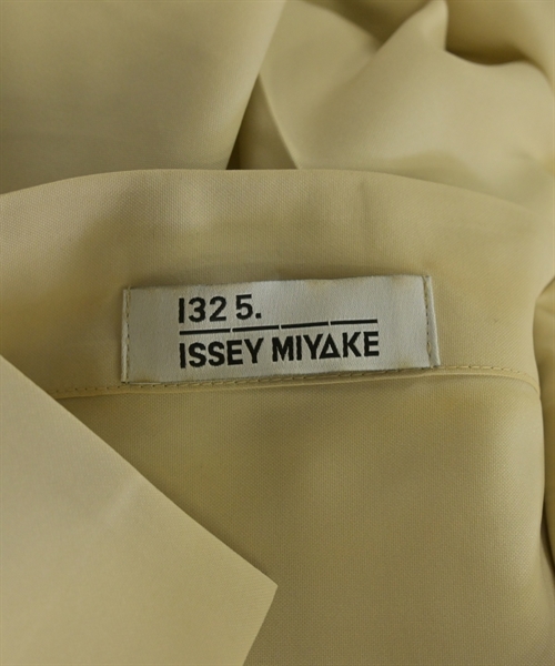 ISSEY MIYAKE（イッセイミヤケ）カジュアルシャツ ベージュ サイズ:3(L位) レディース/2200625291045