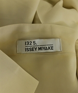 ISSEY MIYAKE（イッセイミヤケ）カジュアルシャツ ベージュ サイズ:3(L位) レディース/2200625291045