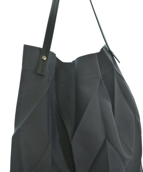 ISSEY MIYAKE（イッセイミヤケ）トートバッグ グレー サイズ:- メンズ/2200626304027