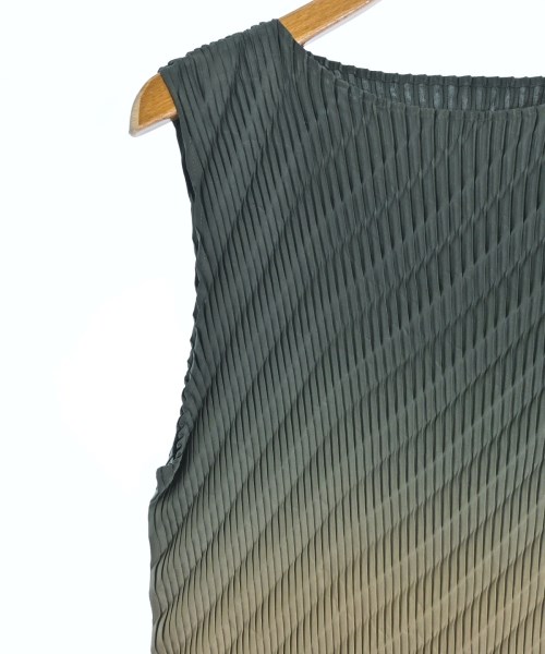 ISSEY MIYAKE（イッセイミヤケ）ワンピース 緑 サイズ:2(M位) レディース/2200625754342