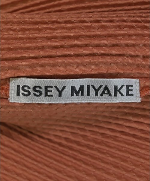 ISSEY MIYAKE（イッセイミヤケ）カジュアルシャツ 赤 サイズ:-(S位) レディース/2200610302046