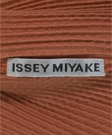ISSEY MIYAKE（イッセイミヤケ）カジュアルシャツ 赤 サイズ:-(S位) レディース/2200610302046