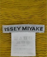 ISSEY MIYAKE（イッセイミヤケ）カジュアルシャツ 黄 サイズ:2(M位) レディース/2200610302053