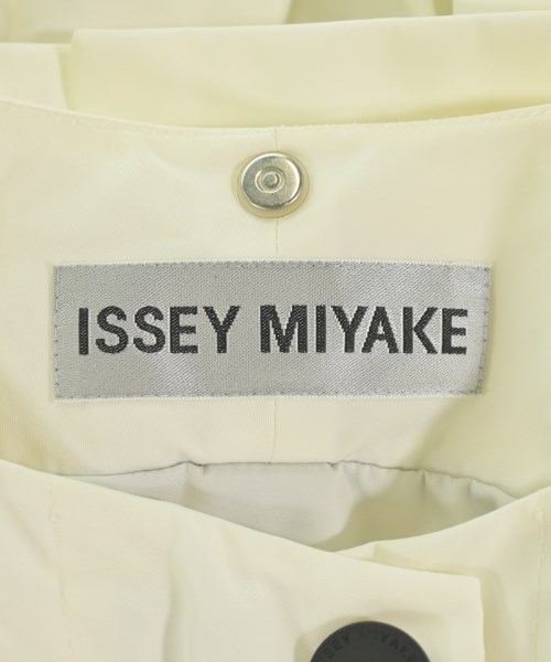 ISSEY MIYAKE（イッセイミヤケ）コート 白 サイズ:2(M位) レディース/2200610534010