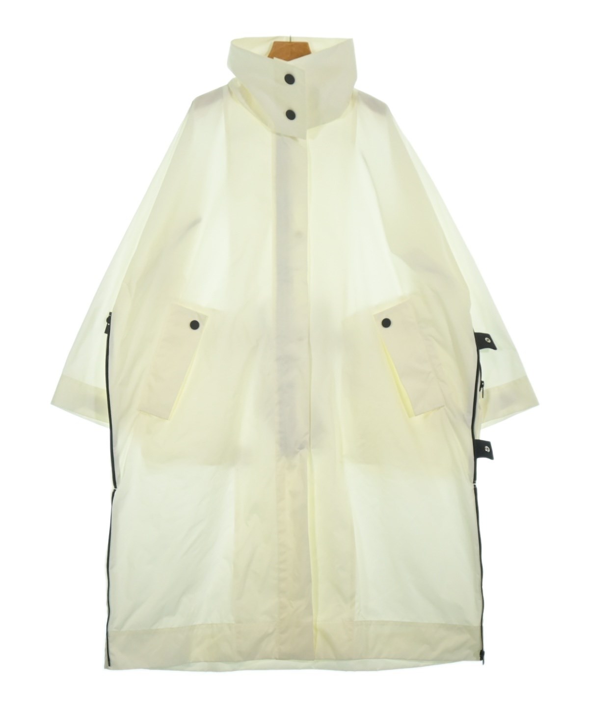 ISSEY MIYAKE（イッセイミヤケ）コート 白 サイズ:2(M位) レディース