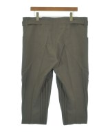 ISSEY MIYAKE（イッセイミヤケ）クロップドパンツ カーキ サイズ:3(L位) レディース/2200611605030