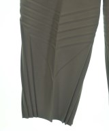 ISSEY MIYAKE（イッセイミヤケ）クロップドパンツ カーキ サイズ:3(L位) レディース/2200611605030