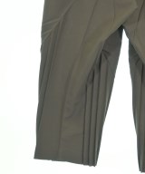 ISSEY MIYAKE（イッセイミヤケ）クロップドパンツ カーキ サイズ:3(L位) レディース/2200611605030