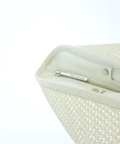 ISSEY MIYAKE（イッセイミヤケ）ハンドバッグ 白 サイズ:- レディース/2200612384224