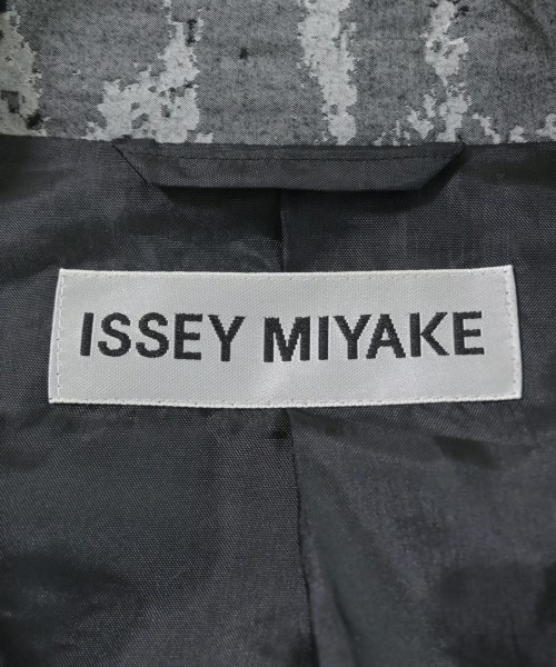 ISSEY MIYAKE（イッセイミヤケ）カジュアルジャケット グレー サイズ:2(M位) レディース/2200614711066