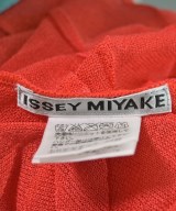 ISSEY MIYAKE（イッセイミヤケ）ニット・セーター ベージュ サイズ:2(M位) レディース/2200620412070