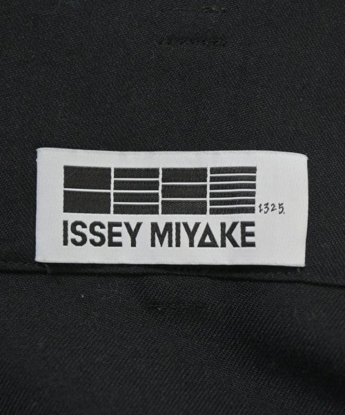 ISSEY MIYAKE（イッセイミヤケ）クロップドパンツ 黒 サイズ:3(L位) メンズ/2200675719087