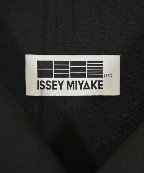 ISSEY MIYAKE（イッセイミヤケ）カジュアルジャケット 黒 サイズ:3(L位) レディース/2200672289026