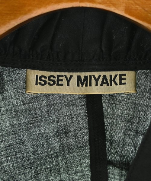 ISSEY MIYAKE（イッセイミヤケ）カジュアルシャツ 黒 サイズ:2(M位) レディース/2200682438049