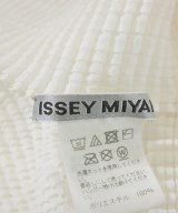 ISSEY MIYAKE（イッセイミヤケ）ブラウス 白 サイズ:2(M位) レディース/2200698714014