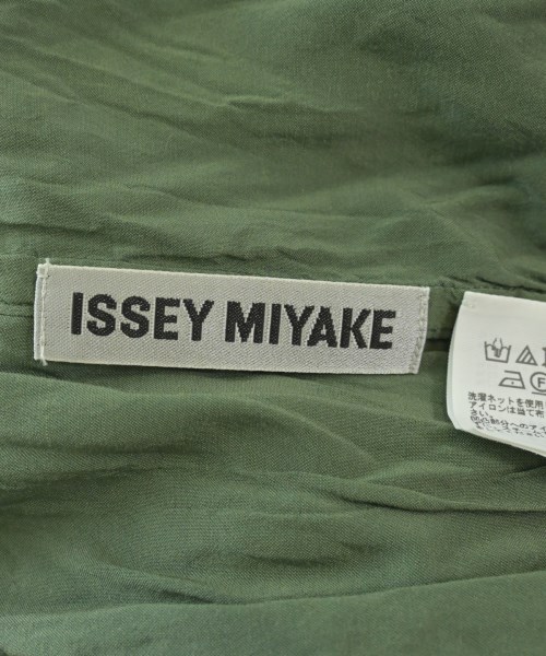 ISSEY MIYAKE（イッセイミヤケ）カジュアルシャツ カーキ サイズ:2(M位) レディース/2200655484240