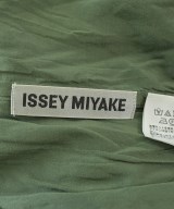 ISSEY MIYAKE（イッセイミヤケ）カジュアルシャツ カーキ サイズ:2(M位) レディース/2200655484240