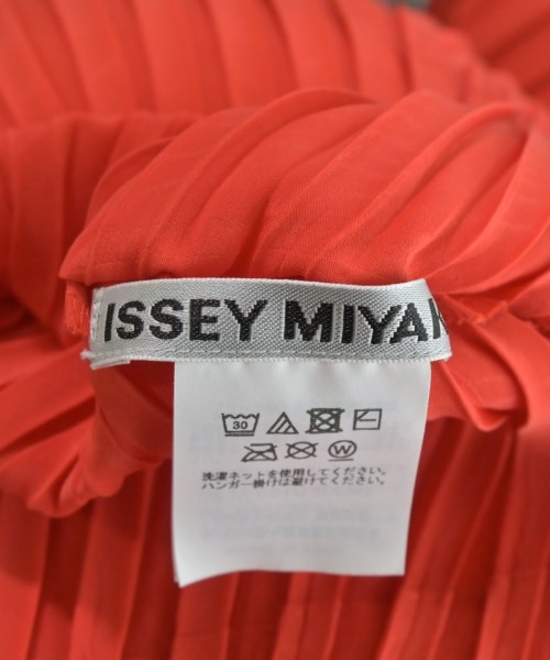 ISSEY MIYAKE（イッセイミヤケ）カジュアルシャツ 赤 サイズ:2(M位) レディース/2200655484264