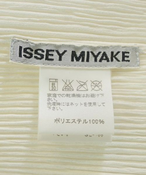 ISSEY MIYAKE（イッセイミヤケ）ジャケット 白 サイズ:2(M位) レディース/2200659703095