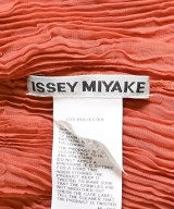 ISSEY MIYAKE（イッセイミヤケ）ブラウス 赤 サイズ:2(M位) レディース/2200653812137