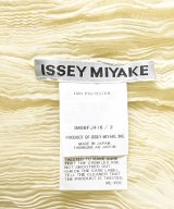 ISSEY MIYAKE（イッセイミヤケ）ブラウス 黄 サイズ:2(M位) レディース/2200653887807