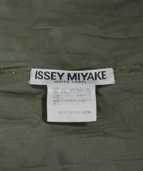 ISSEY MIYAKE（イッセイミヤケ）カジュアルシャツ カーキ サイズ:2(M位) レディース/2200660441016