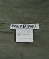 ISSEY MIYAKE（イッセイミヤケ）カジュアルシャツ カーキ サイズ:2(M位) レディース/2200660441016