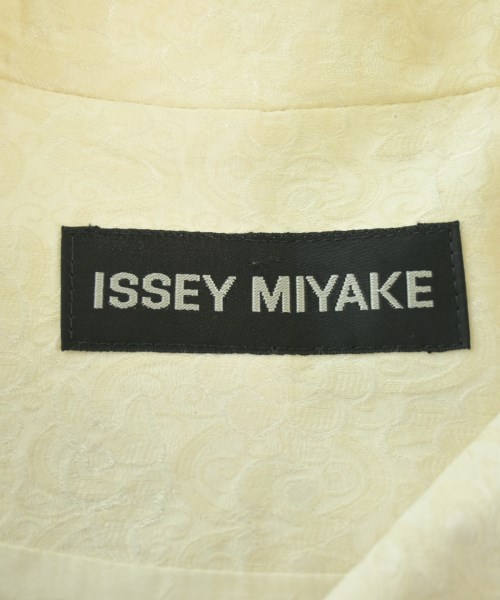 ISSEY MIYAKE（イッセイミヤケ）カジュアルジャケット 白 サイズ:2(M位) レディース/2200657236045