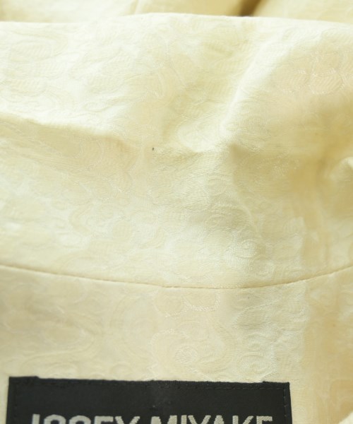 ISSEY MIYAKE（イッセイミヤケ）カジュアルジャケット 白 サイズ:2(M位) レディース/2200657236045