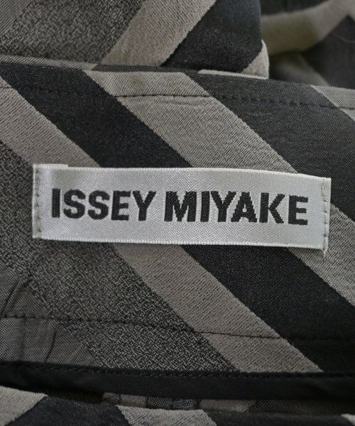 ISSEY MIYAKE（イッセイミヤケ）その他 グレー サイズ:2(M位) レディース/2200661601105