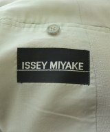 ISSEY MIYAKE（イッセイミヤケ）カジュアルジャケット ベージュ サイズ:L メンズ/2200712878074