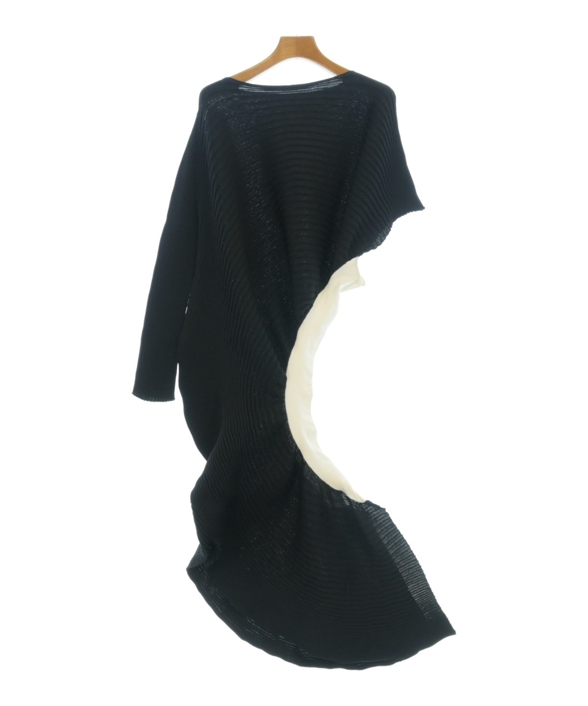 ISSEY MIYAKE（イッセイミヤケ）ワンピース 黒 サイズ:2(M位