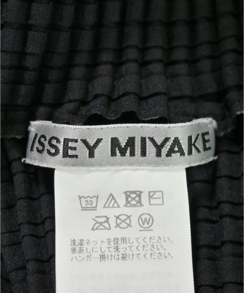 ISSEY MIYAKE（イッセイミヤケ）カジュアルシャツ 黒 サイズ:2(M位) レディース/2200712245043